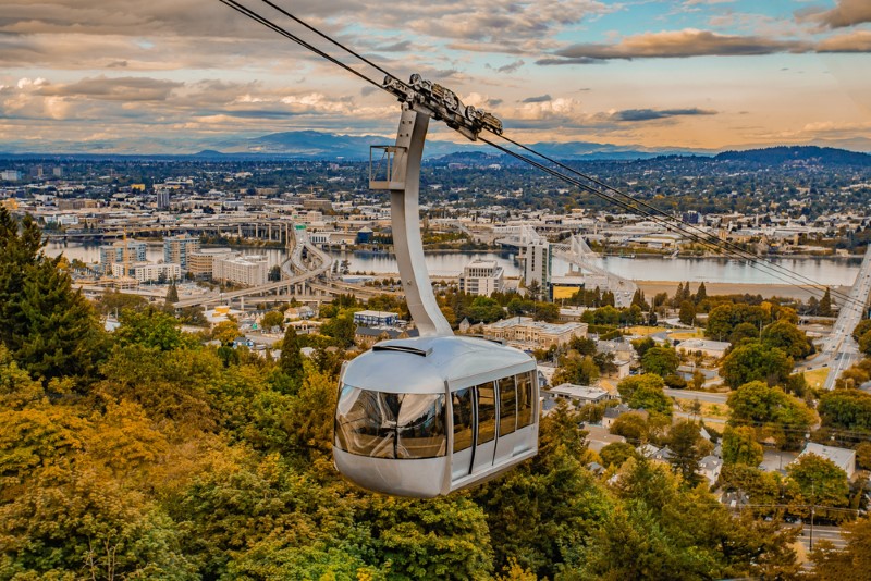 The aerial tram with the Portland, Oregon, skyline in the background